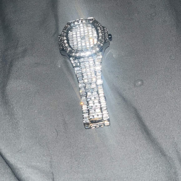 Stainless steel diamond watch - Picture 2 of 3